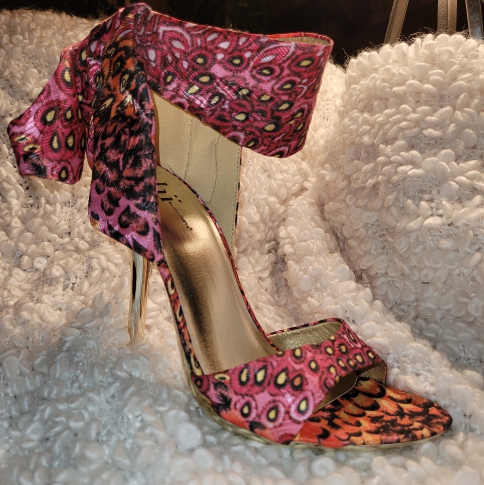 Shi by Journeys